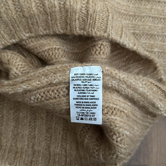 Size Sm super soft puff sleeve cowl neck sweater. Excellent condition - Picture 4 of 4